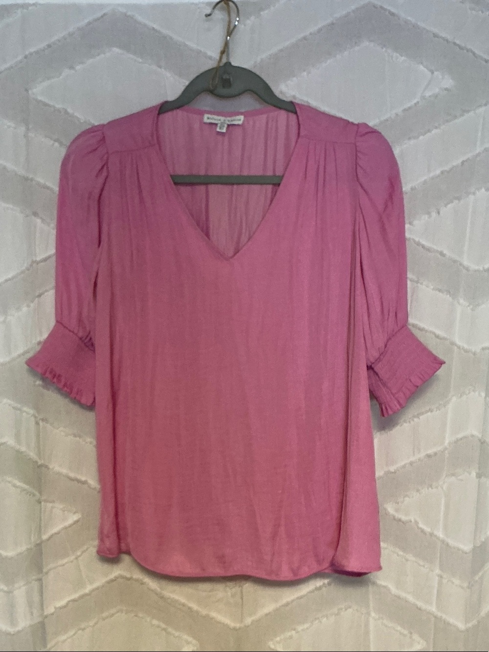 Smooth Pink V-Neck Puff Sleeve Top